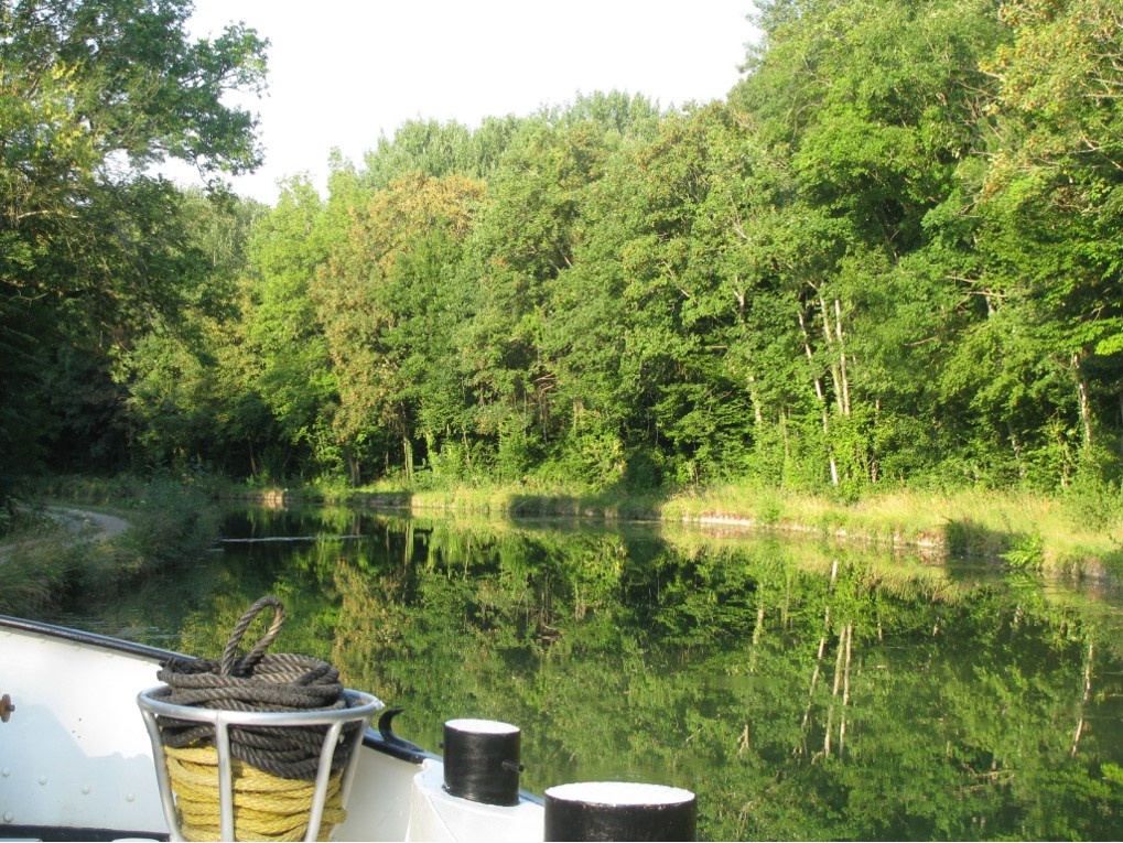 Les Charmes sur l'Eau, péniche d'hôtes entre Auxerre et la Belgique